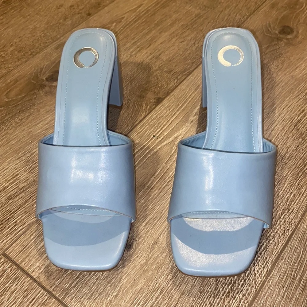 Blue Heels size 8.5 - Picture 1 of 3